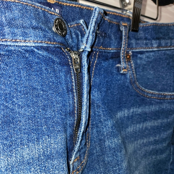 Gap Short Shorts - Picture 4 of 6